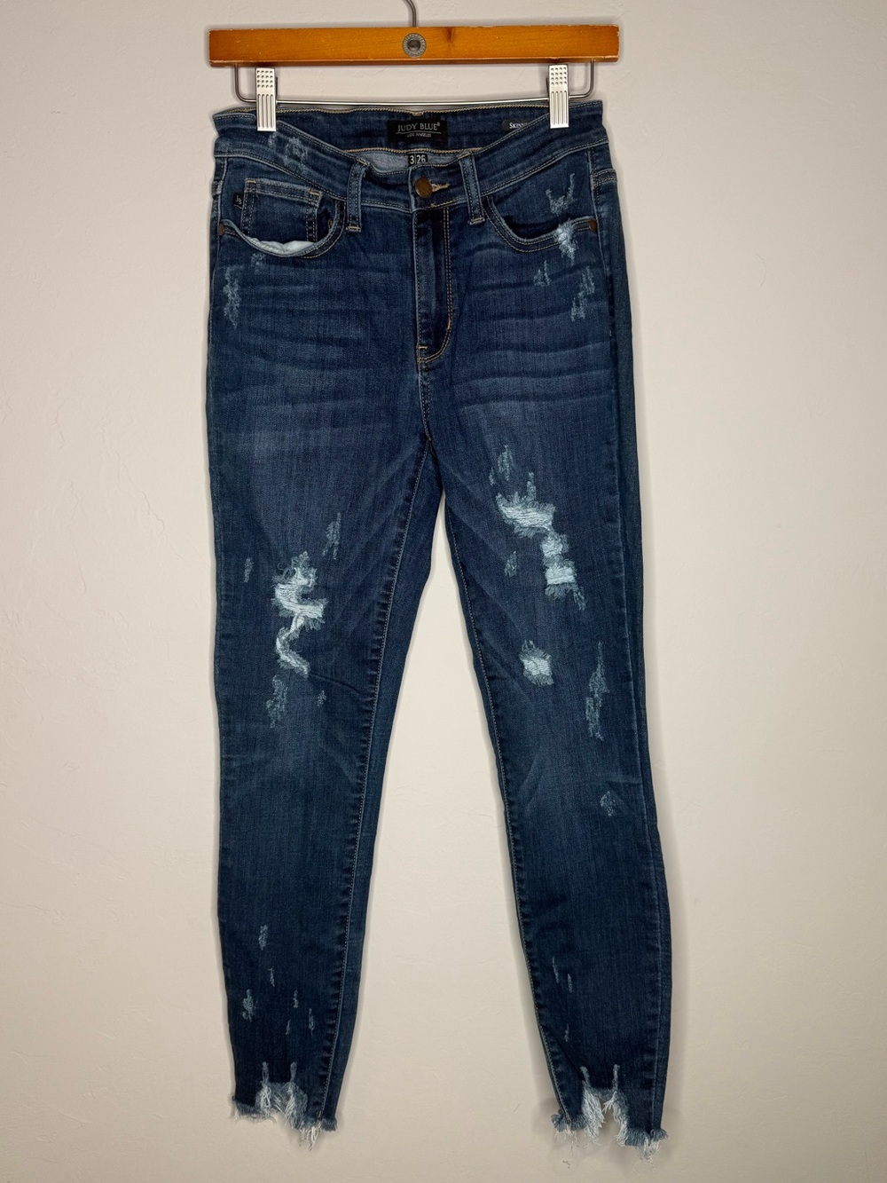 Judy Blue skinny fit distressed jeans size 3/26